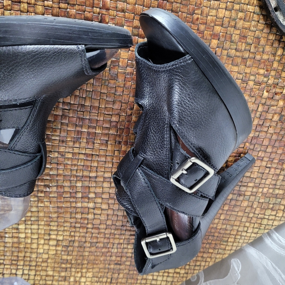 Gianni Bini 4"heels with buckles size 9M - Picture 8 of 11